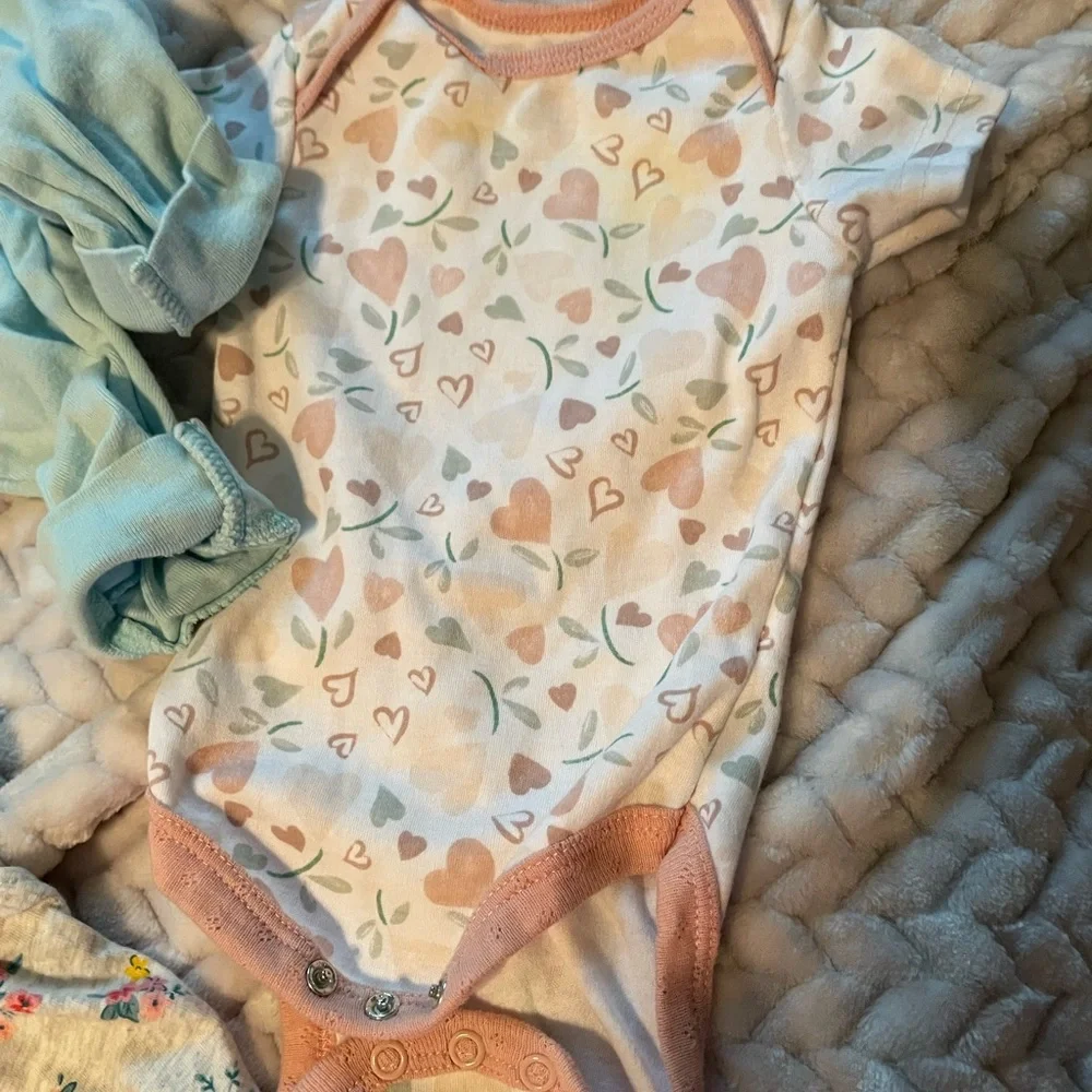 Baby Girls CUTIE PIE & MORE BRANDS 8 PCS 3-6 months 4 full Outfits for her EUC